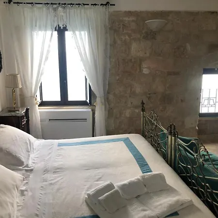 Relais Del Senatore Couette-café 4*